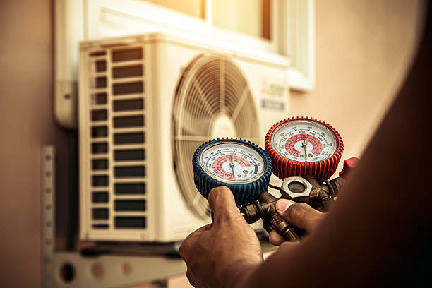 Professional Hvac Maintenance technician working in Lake Hamilton, FL
